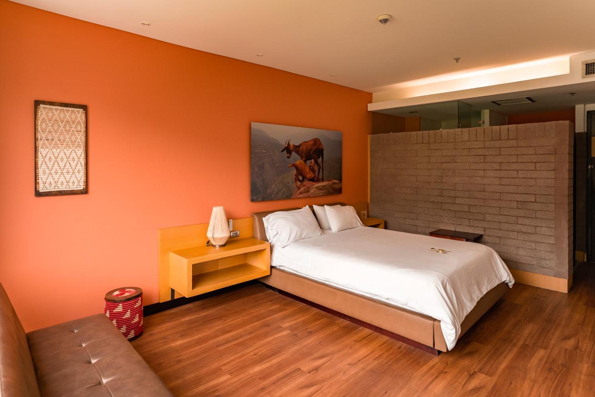 Diez Hotel Categoria Colombia Medellin Luaran gambar A bedroom at the hotel