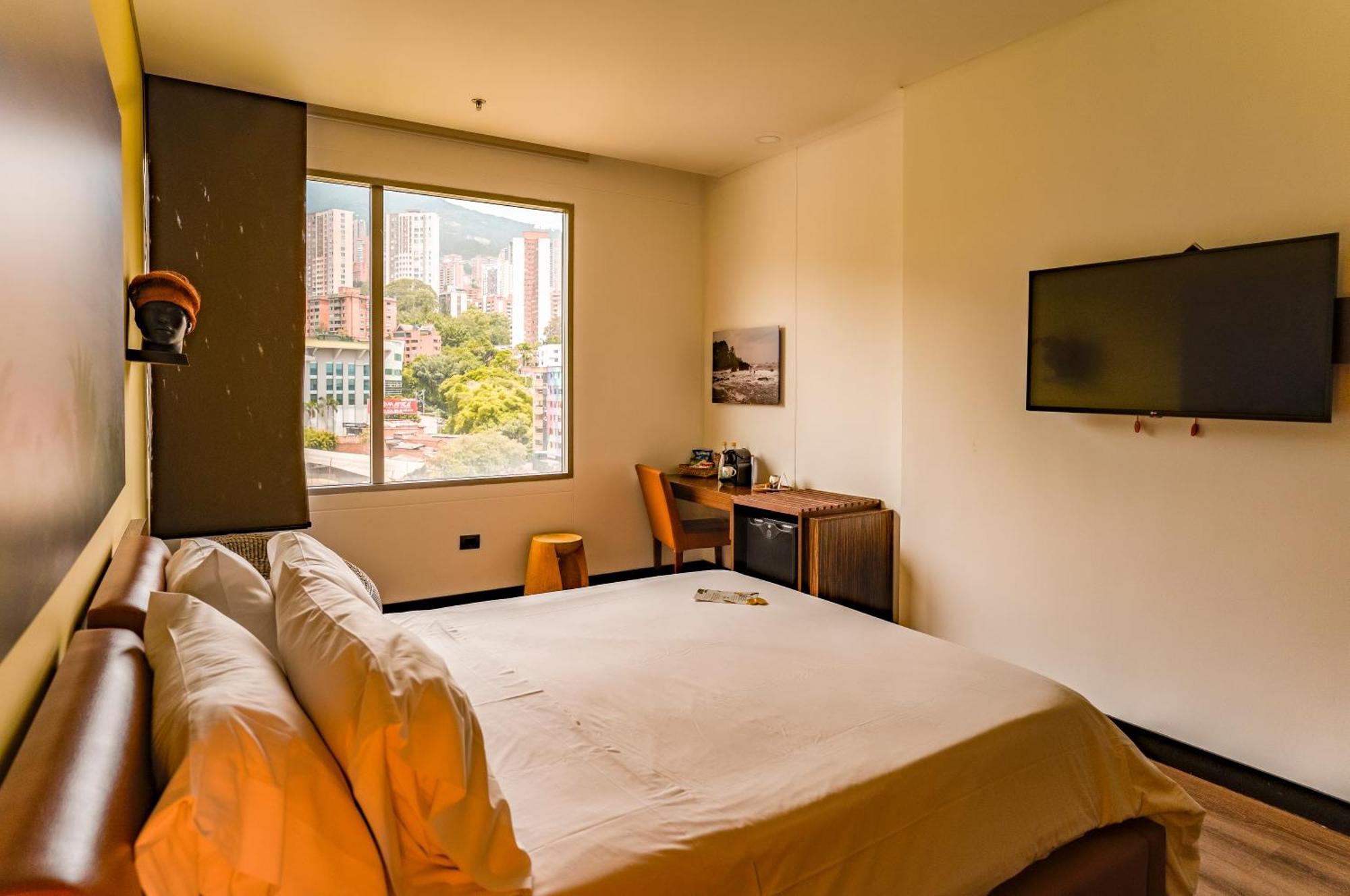 Diez Hotel Categoria Colombia Medellin Luaran gambar A room at the hotel